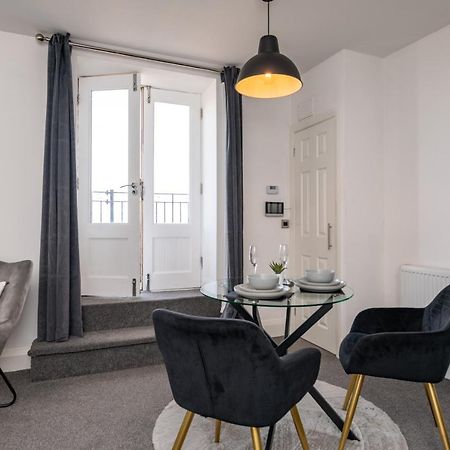 The Croston Balcony Apartment- Morecambe Central Promenade, Beach Front And Sea Views Bagian luar foto