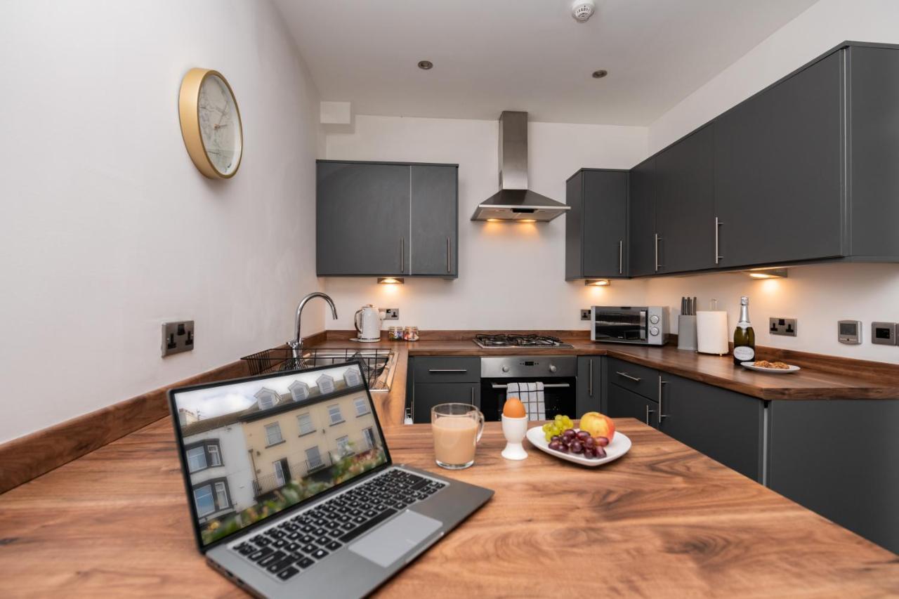 The Croston Balcony Apartment- Morecambe Central Promenade, Beach Front And Sea Views Bagian luar foto