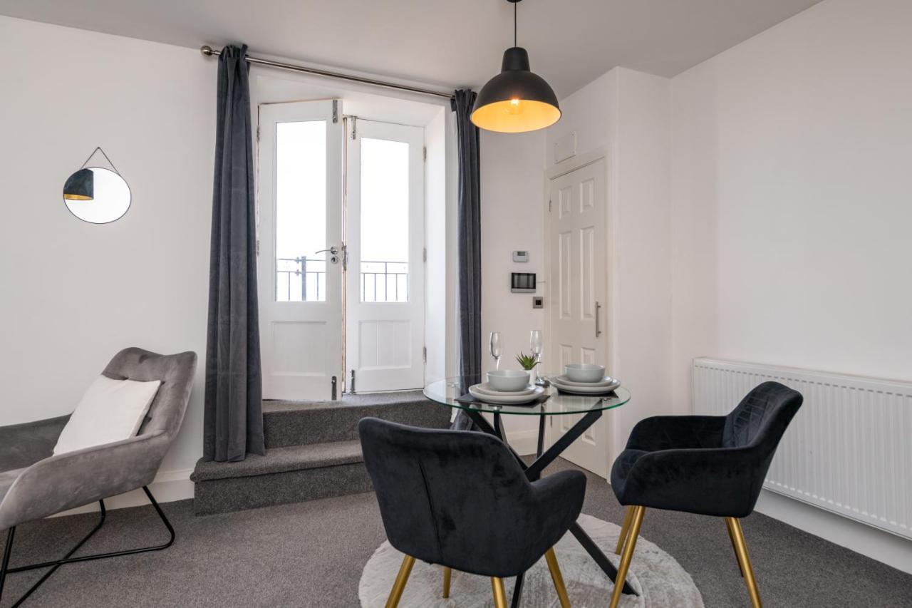 The Croston Balcony Apartment- Morecambe Central Promenade, Beach Front And Sea Views Bagian luar foto