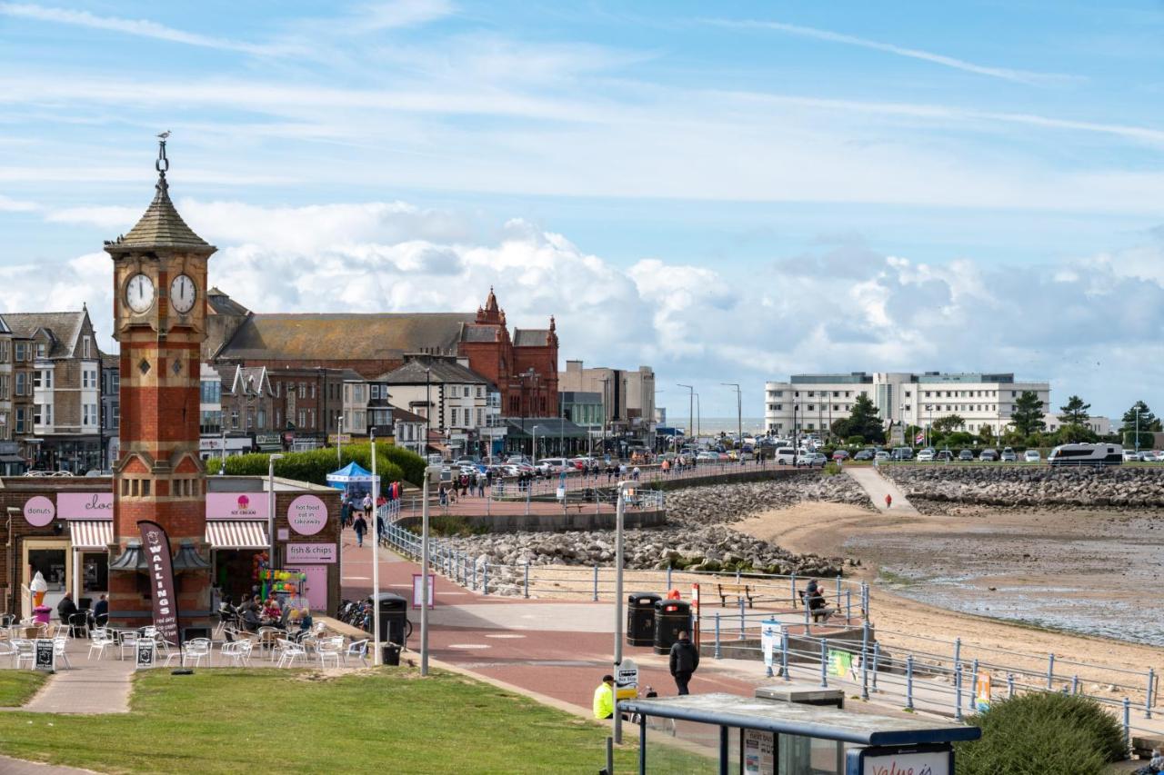 The Croston Balcony Apartment- Morecambe Central Promenade, Beach Front And Sea Views Bagian luar foto