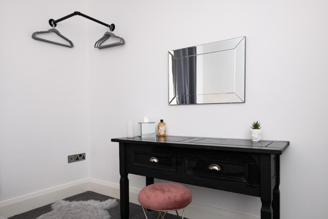 The Croston Balcony Apartment- Morecambe Central Promenade, Beach Front And Sea Views Bagian luar foto