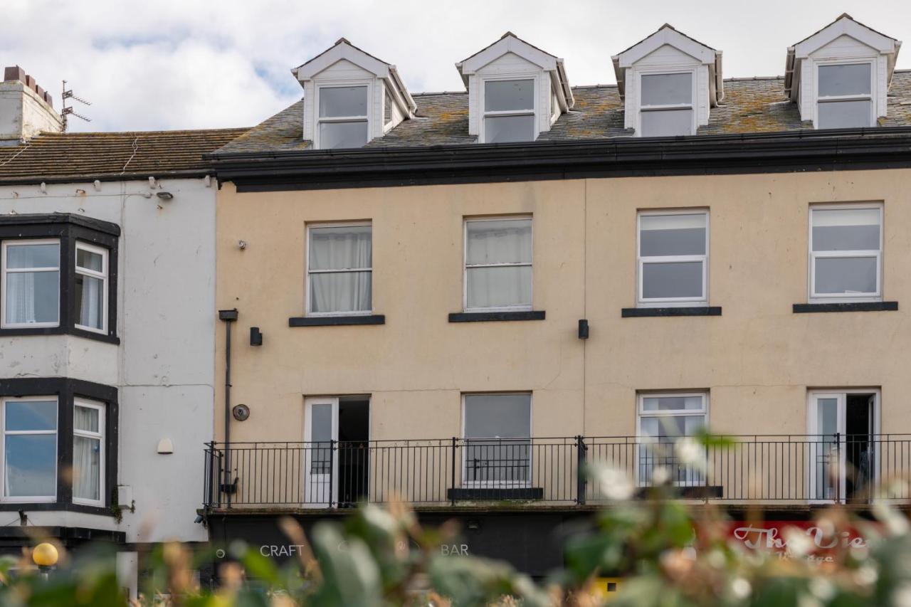 The Croston Balcony Apartment- Morecambe Central Promenade, Beach Front And Sea Views Bagian luar foto